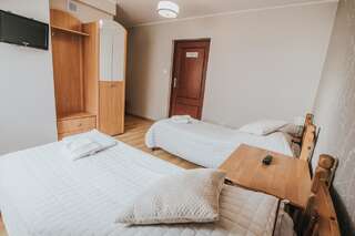 Отель Gosciniec Zacisze Dąbie Двухместный номер с 2 отдельными кроватями и ванной комнатой-3
